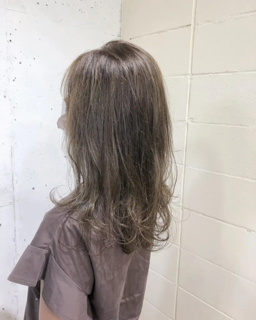 ライトベージュ