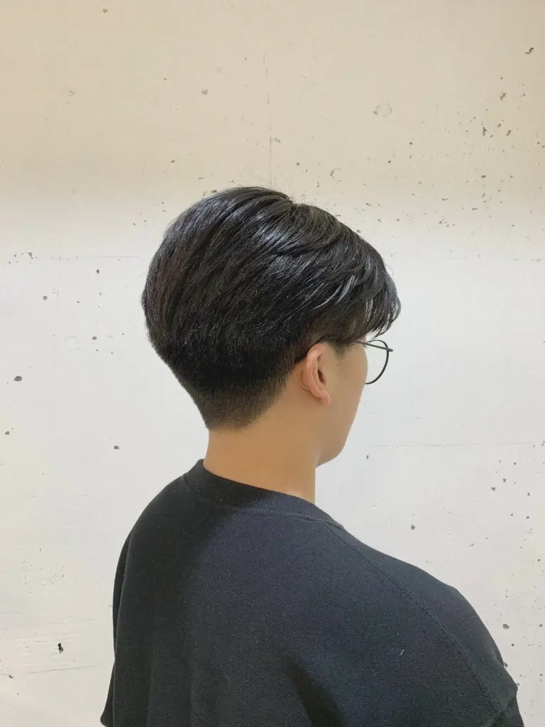 センターパート×刈り上げ