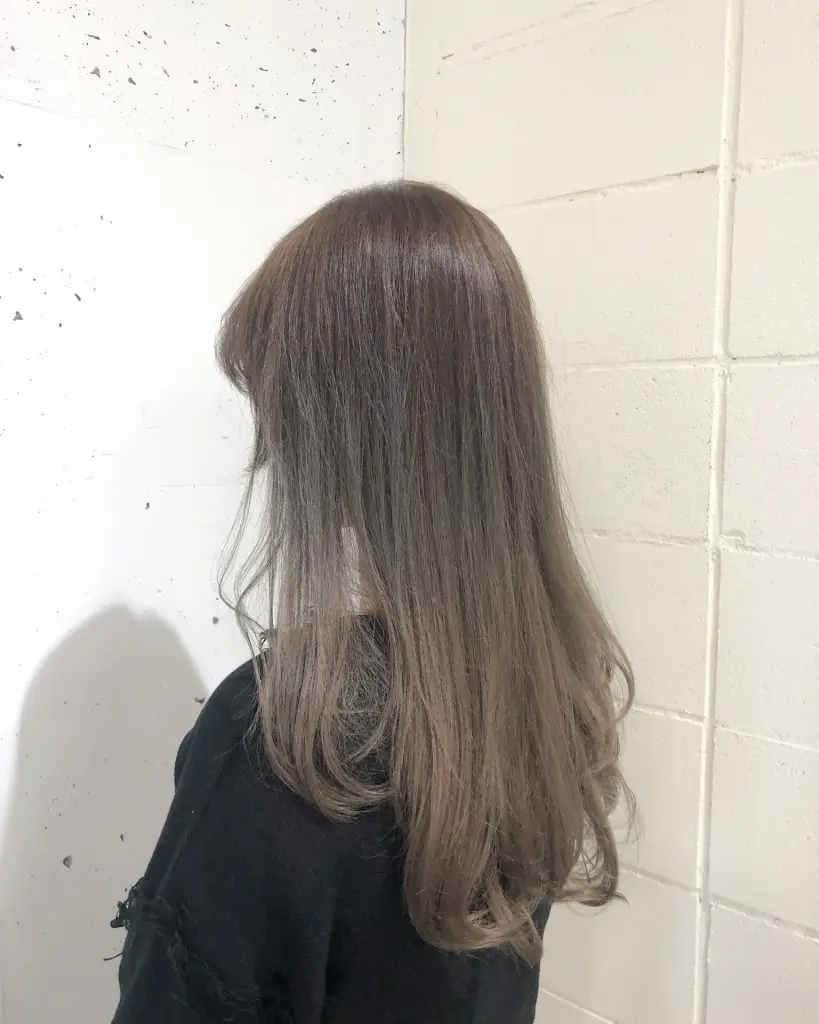 グラデーションカラー×グレージュ