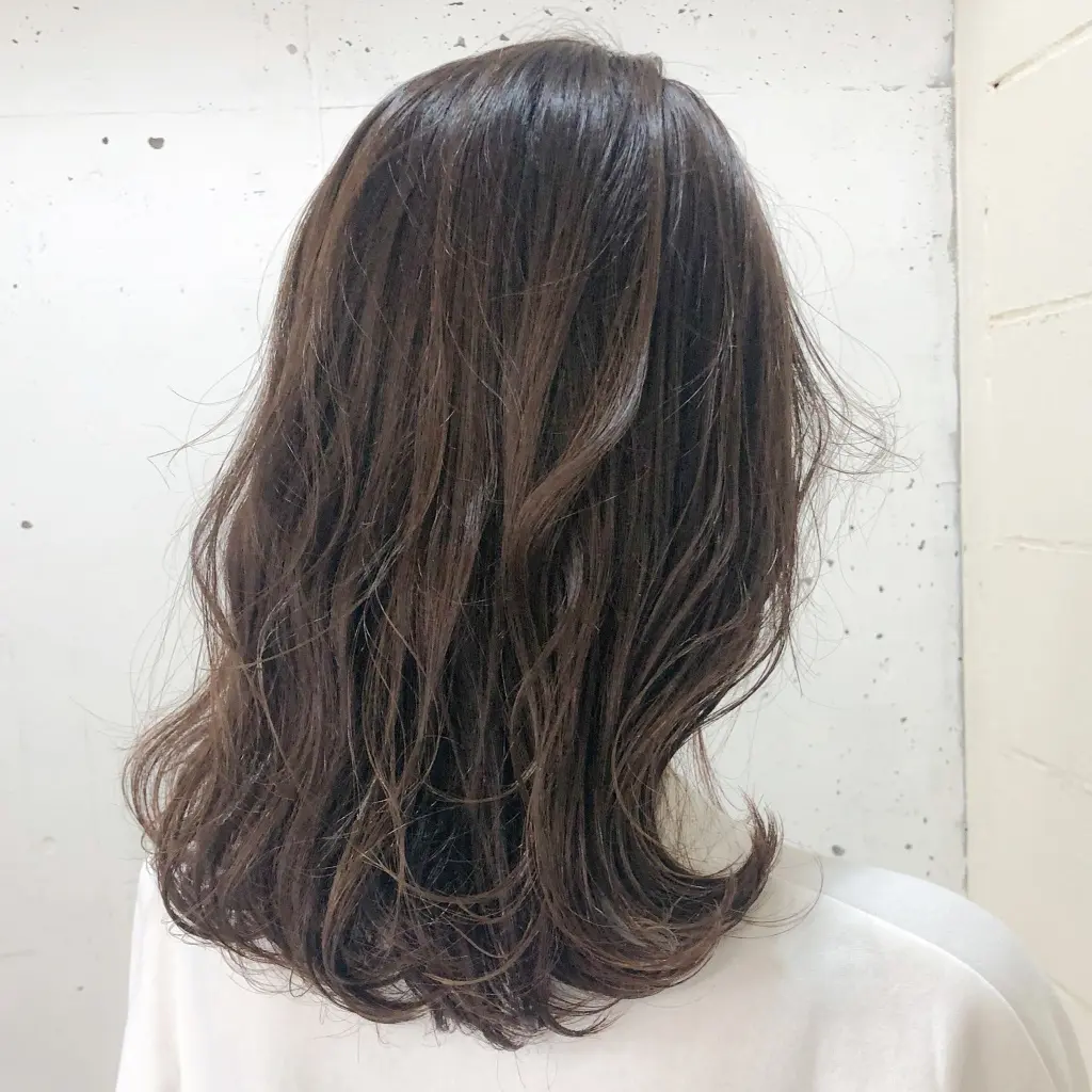 アッシュベージュ×ロブヘア