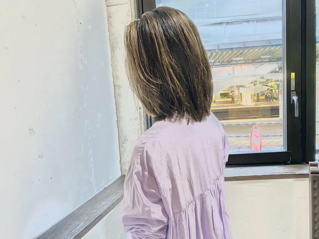 大人のハイライトカラー。