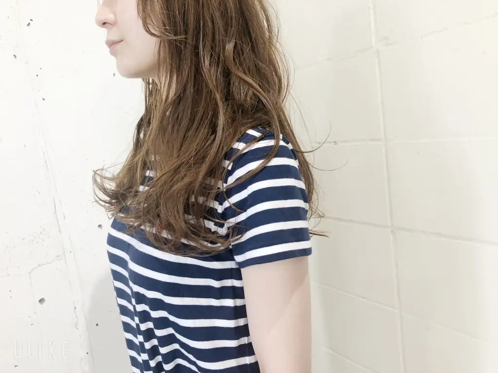 大人の巻き髪スタイル