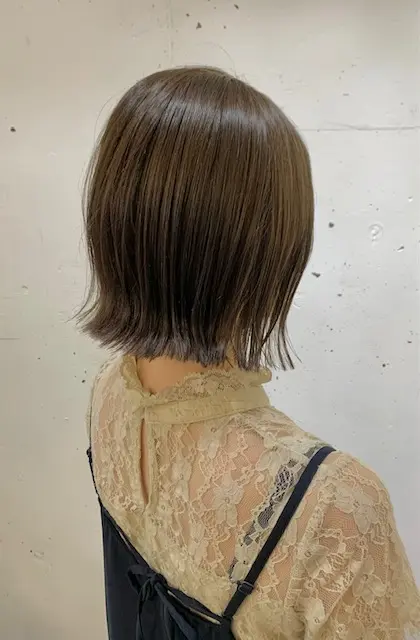 アッシュベージュときりっぱなしボブ