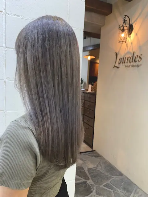 ブリーチカラーでシルバーベージュ