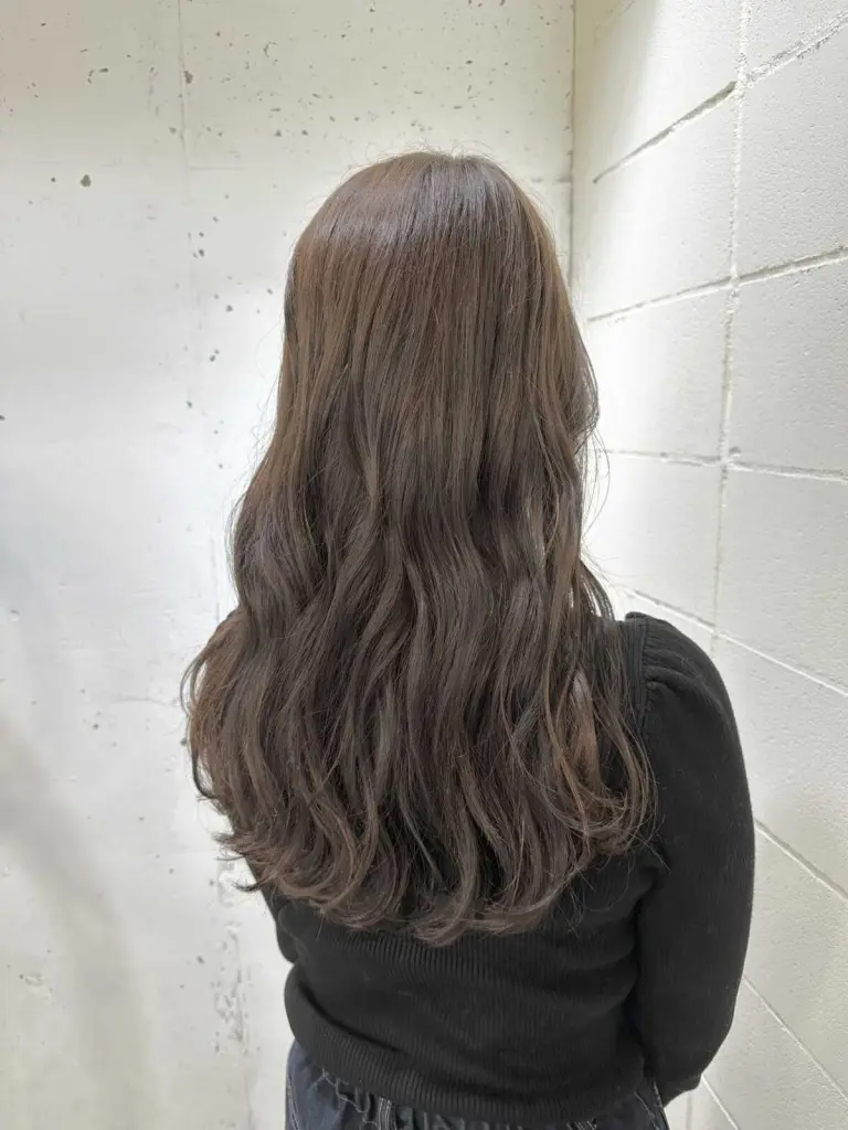 アッシュベージュ×コテ巻き