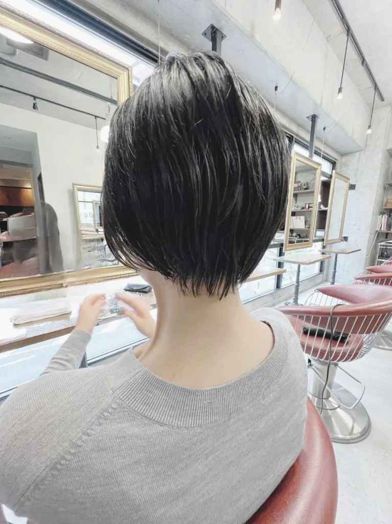 跳ねないボブスタイル