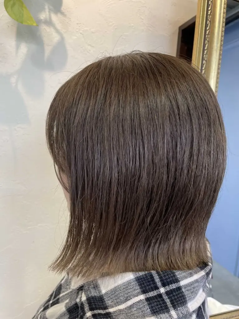 切りっぱなしボブ×ベージュカラー