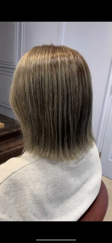 切りっぱなしボブ×マットベージュ