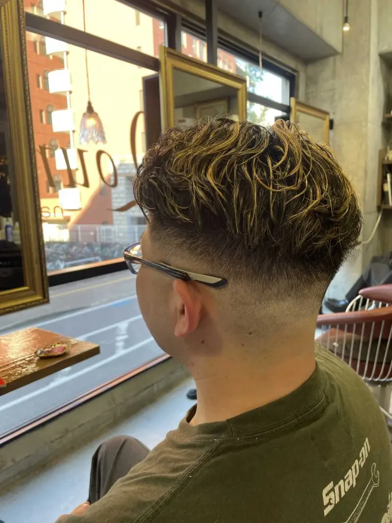 フェードカット×ブリーチハイライト