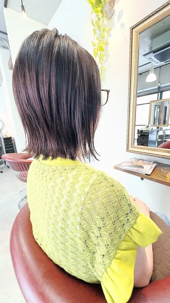 切りっぱなしボブ　くびれ有