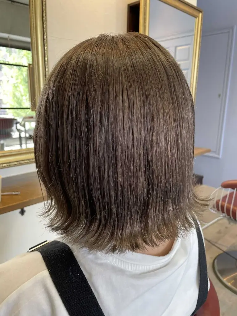 切りっぱなしベージュカラー