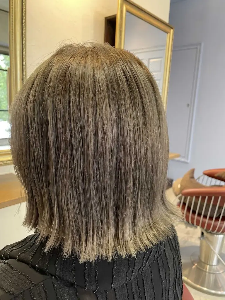 マットベージュ×外ハネボブ