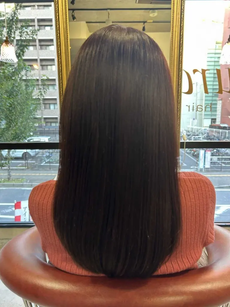 ミディアムヘア×ツヤ感ベリーベージュ