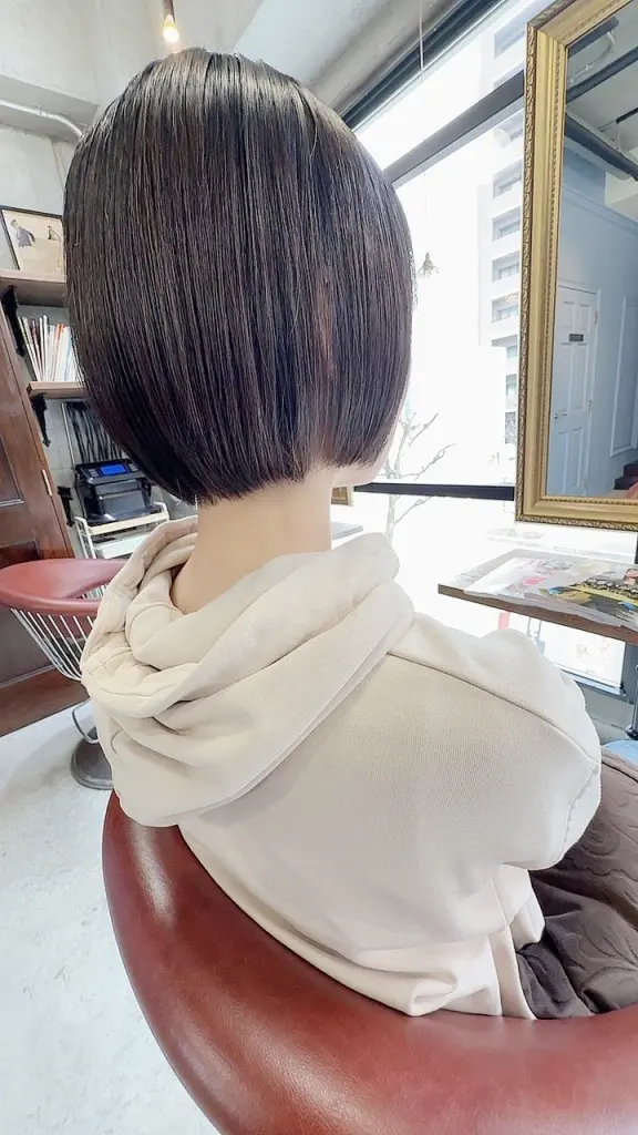 大人小顔似合わせボブヘア。
