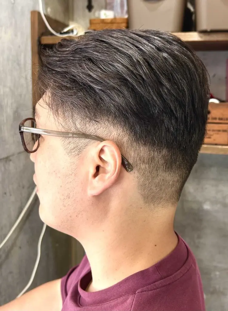 グラデーション刈り上げ×毛流れパーマ