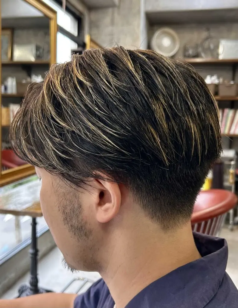 ナチュラルセンターパート×ハイライトブリーチ