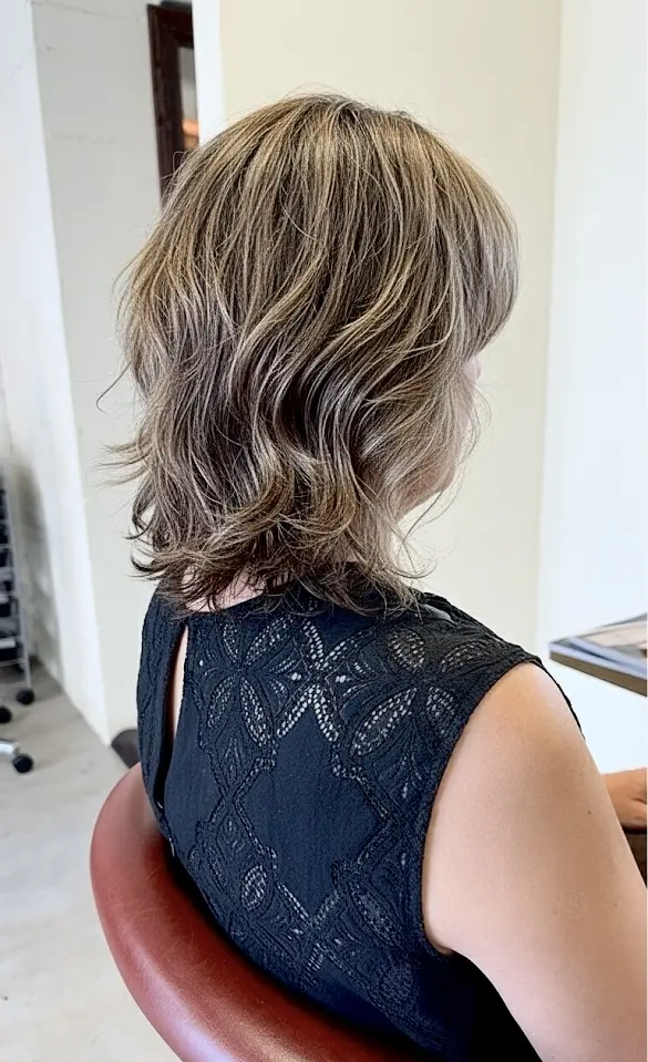 白髪ぼかしハイライトカラー　シルバーグレージュ