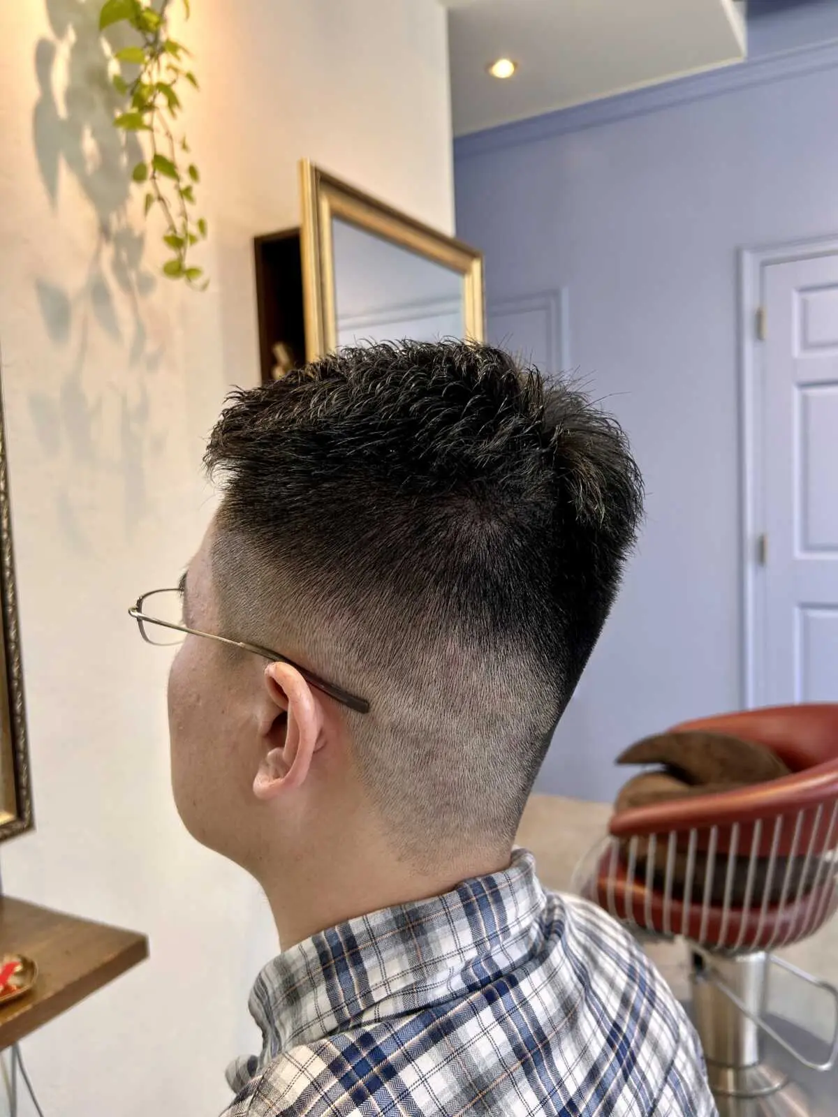 刈り上げパーマスタイル