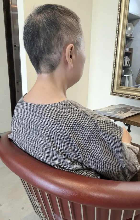 グレーヘア　ベリーショート