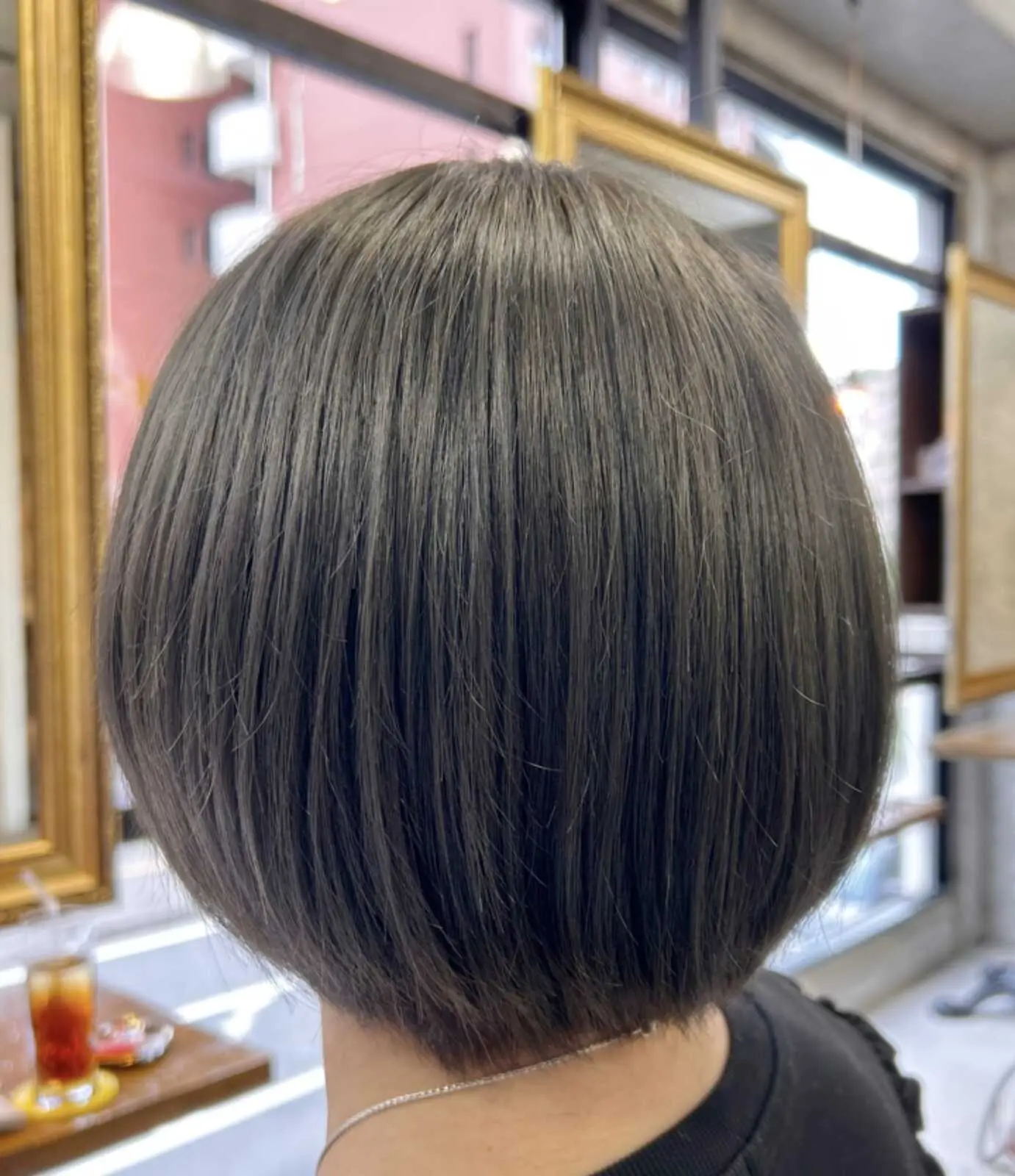 グレージュカラーショートボブ