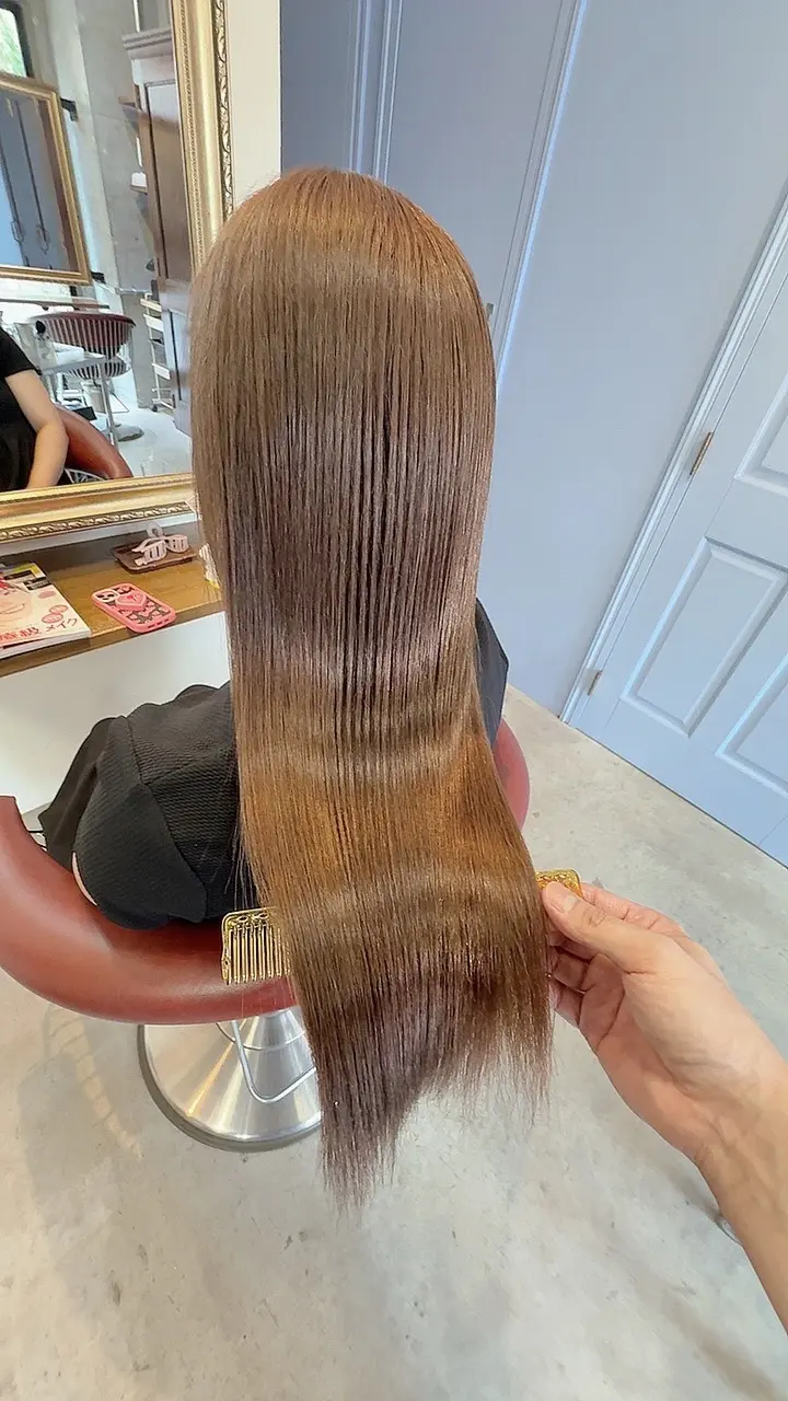 縮毛矯正ロングヘア　アッシュグレージュカラー