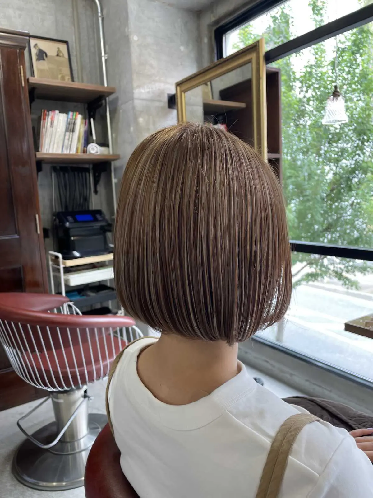 ベージュカラーショートボブ