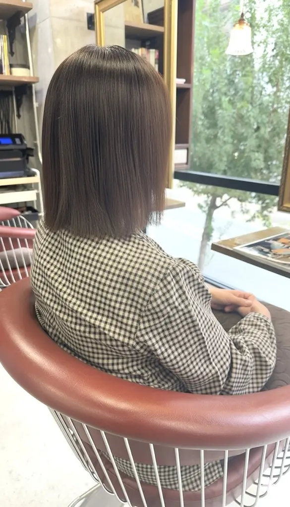 大人の縮毛矯正ボブスタイル　ナチュラルベージュ