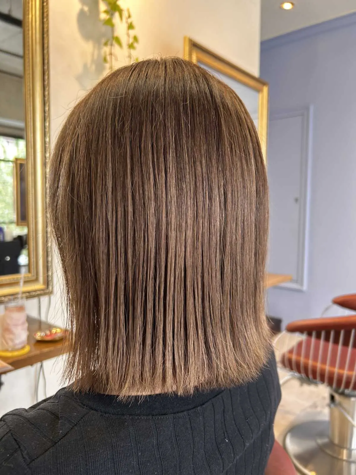 ベージュハイライト切りっぱなしボブ