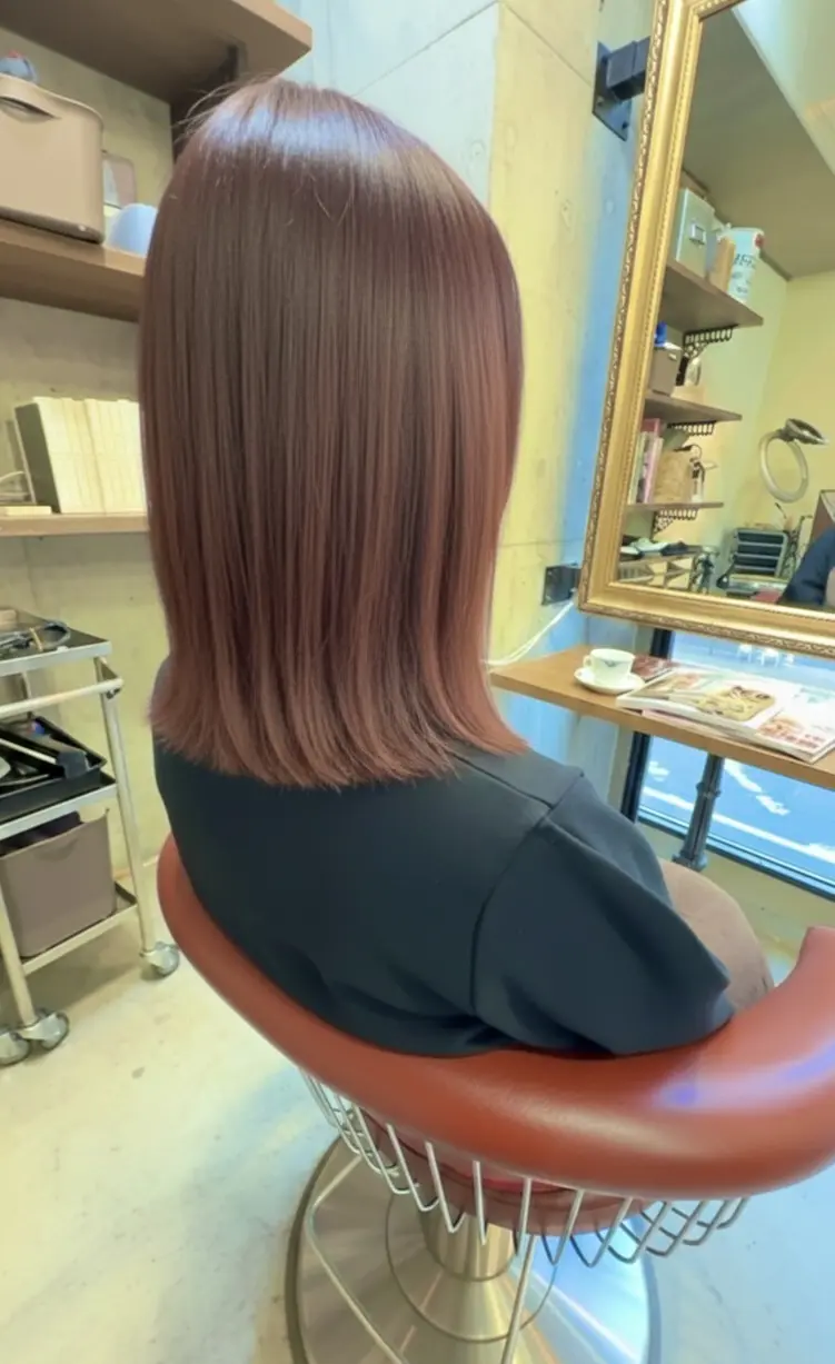 ピンクベージュ　切りっぱなしヘア　シースルーバング - サブ画像1 | 千葉駅徒歩１分の美容院・美容室 Lourdes Hair Design（ルルドヘアデザイン）