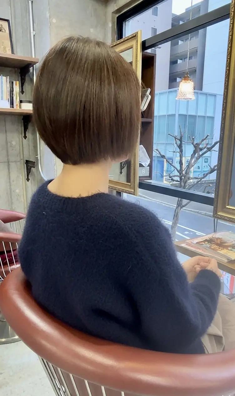 前下がりショートボブ - サブ画像1 | 千葉駅徒歩１分の美容院・美容室 Lourdes Hair Design（ルルドヘアデザイン）